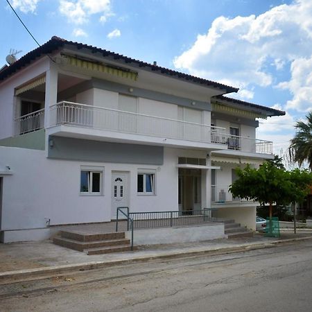 Seaside Apartments Nea Iraklia Exterior photo
