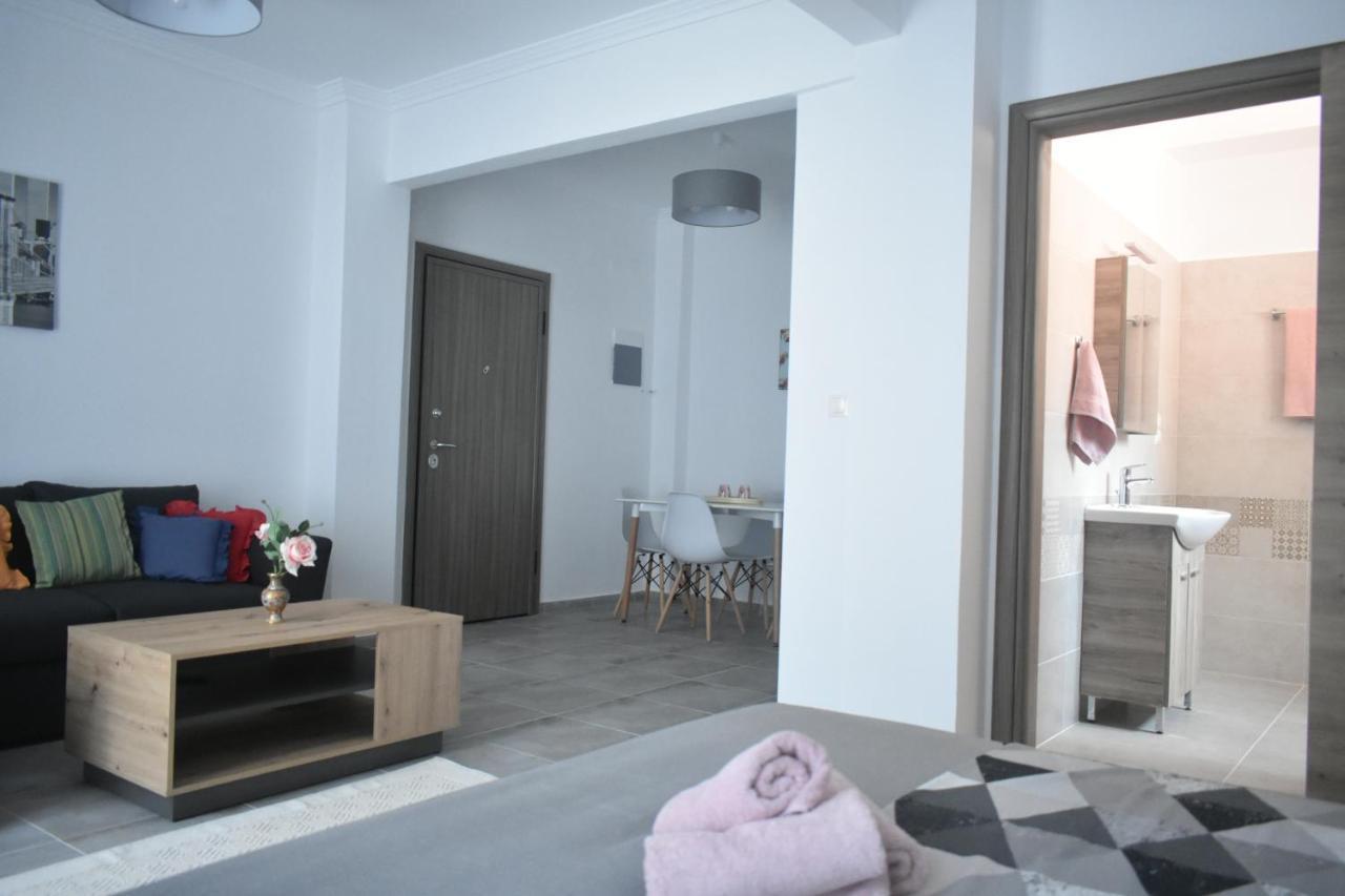Seaside Apartments Nea Iraklia Exterior photo