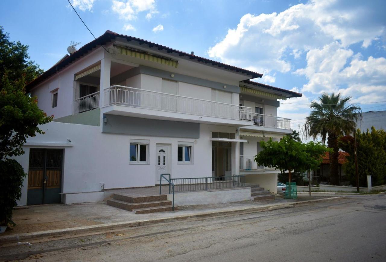 Seaside Apartments Nea Iraklia Exterior photo
