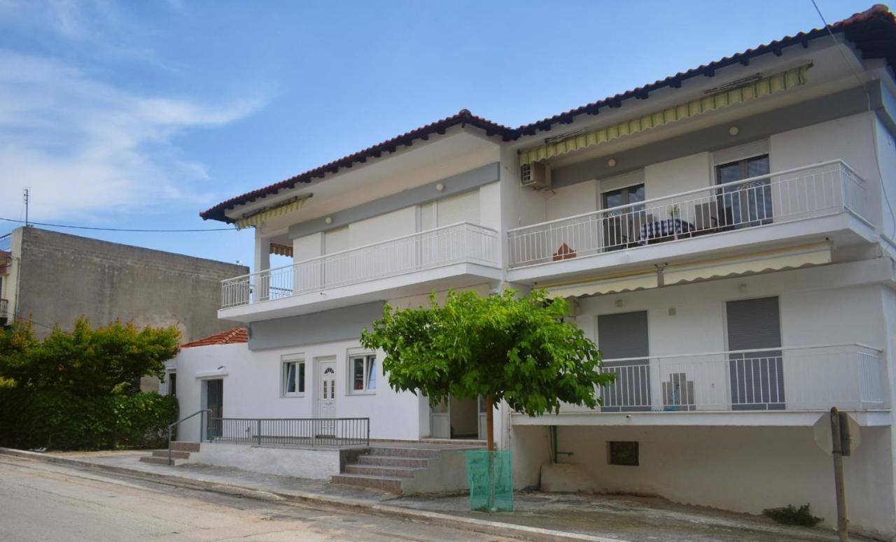 Seaside Apartments Nea Iraklia Exterior photo