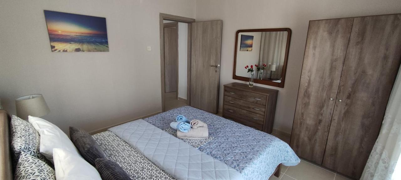 Seaside Apartments Nea Iraklia Exterior photo